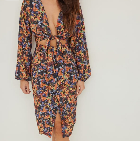 NA-KD Colorful Floral Tie-Front Midi Dress (US 32) - Picture 1 of 7